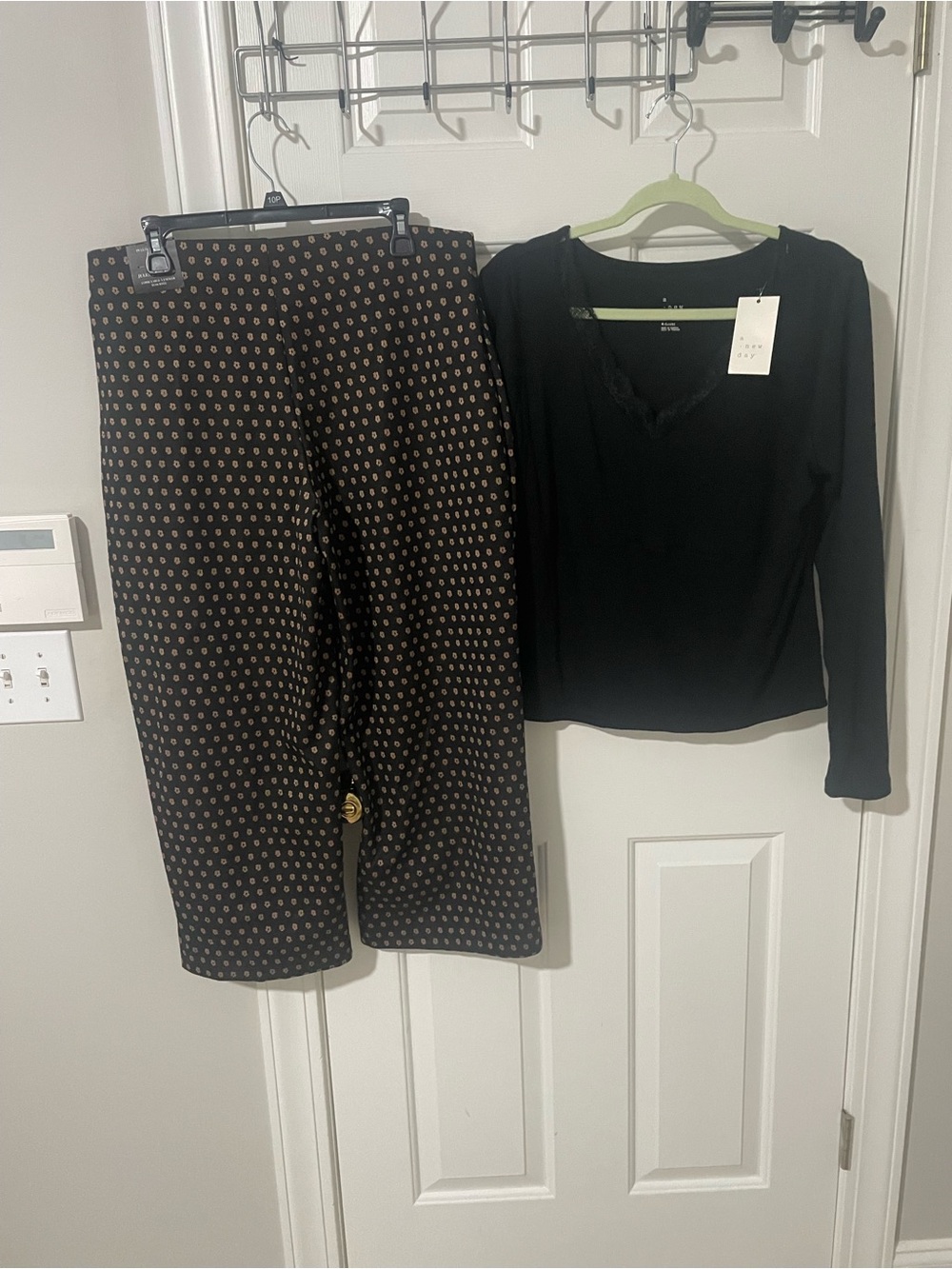 Long-Sleeve V-Neck Top & Brown Patterned Wide-Leg Pants Set xlg Jules &leopold